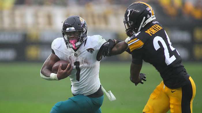 Travis Etiennne totaled 149 yards from scrimmage during Sunday’s 20–10 win over the Steelers.